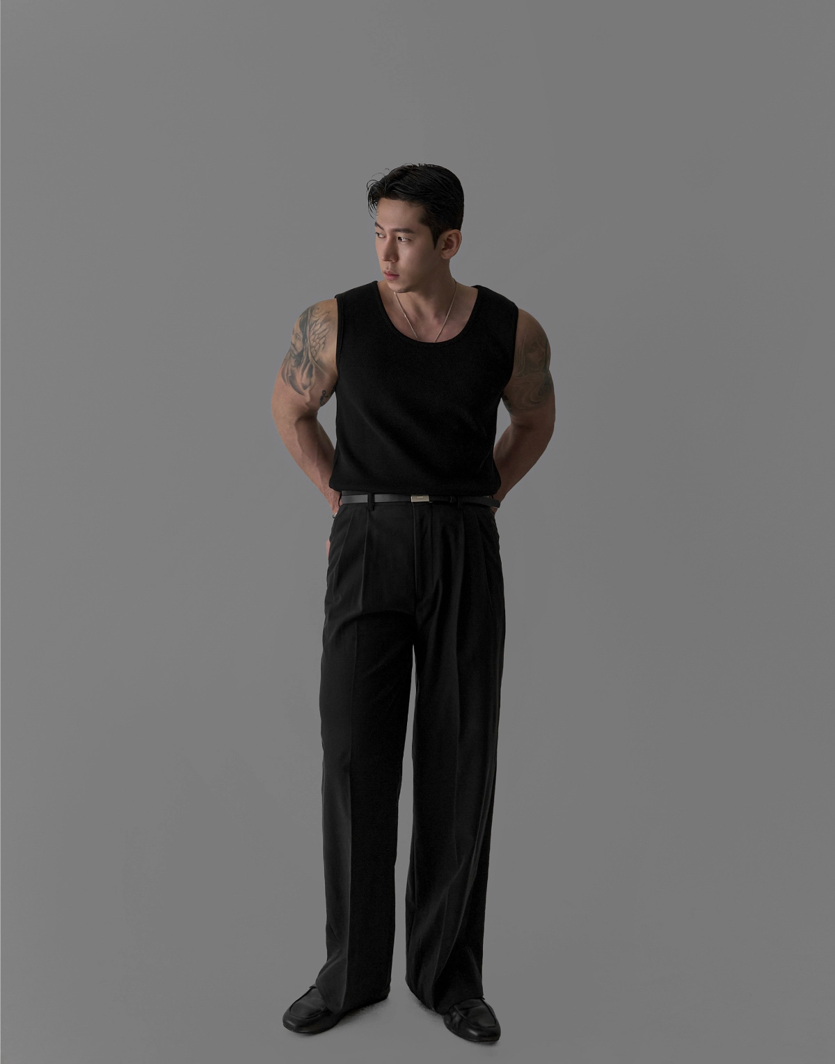 민소매 모델 착용 이미지-S430L41