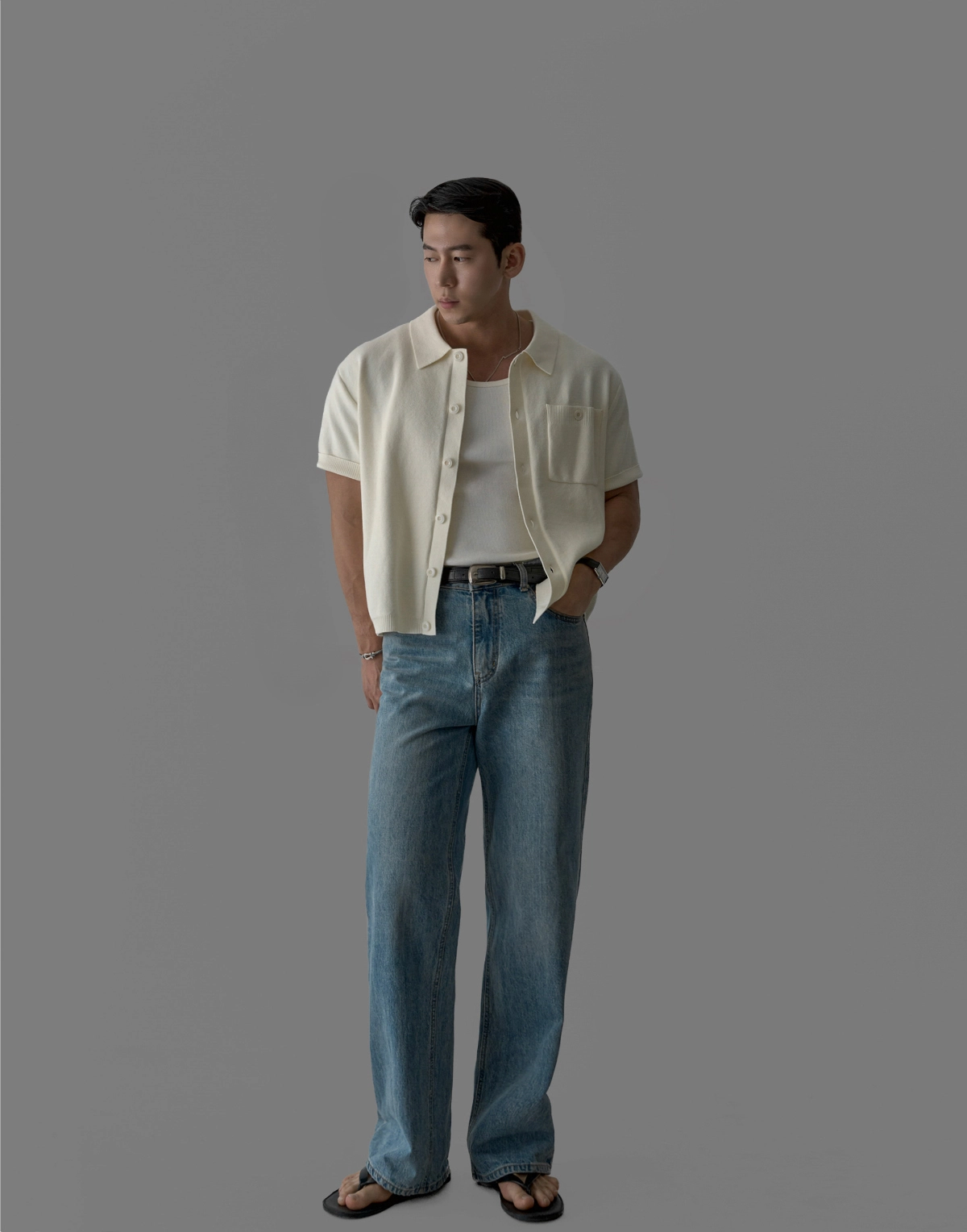 반팔 티셔츠 모델 착용 이미지-S457L8