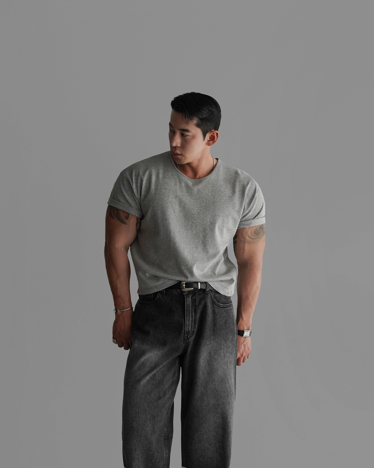 반팔 티셔츠 모델 착용 이미지-S436L15