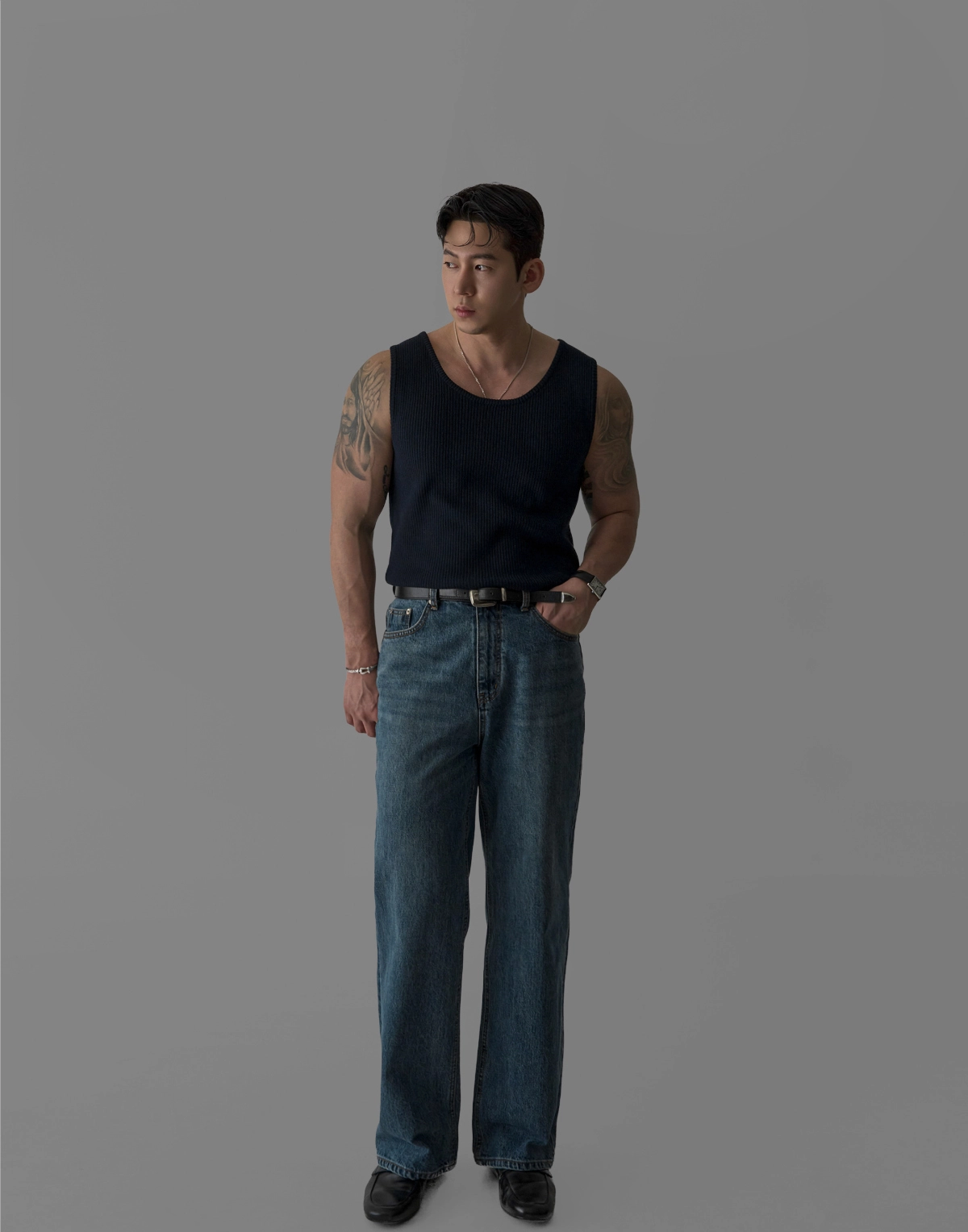 민소매 모델 착용 이미지-S431L32