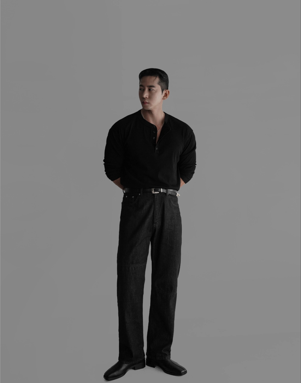 긴팔 티셔츠 모델 착용 이미지-S431L42