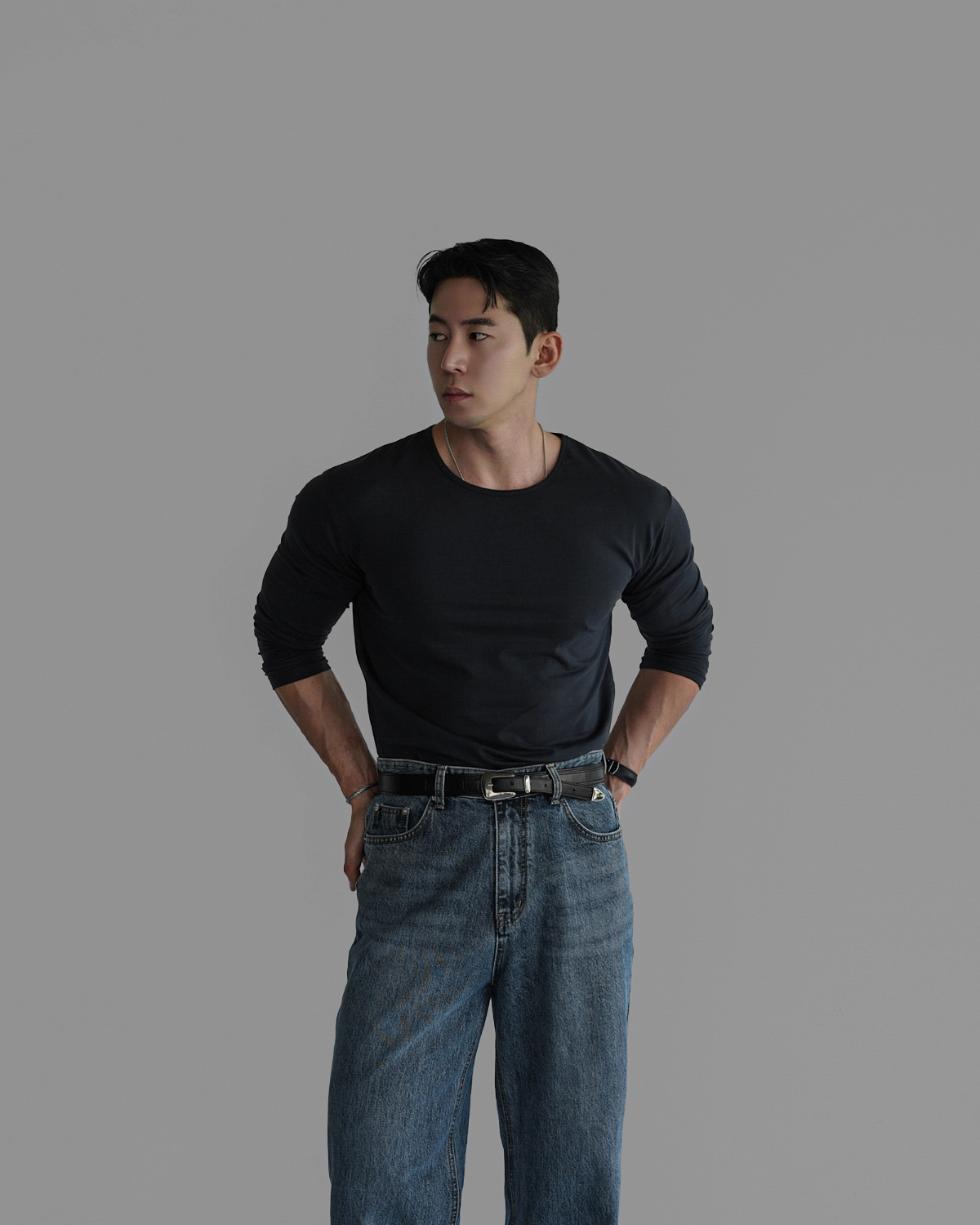 긴팔 티셔츠 모델 착용 이미지-S477L5