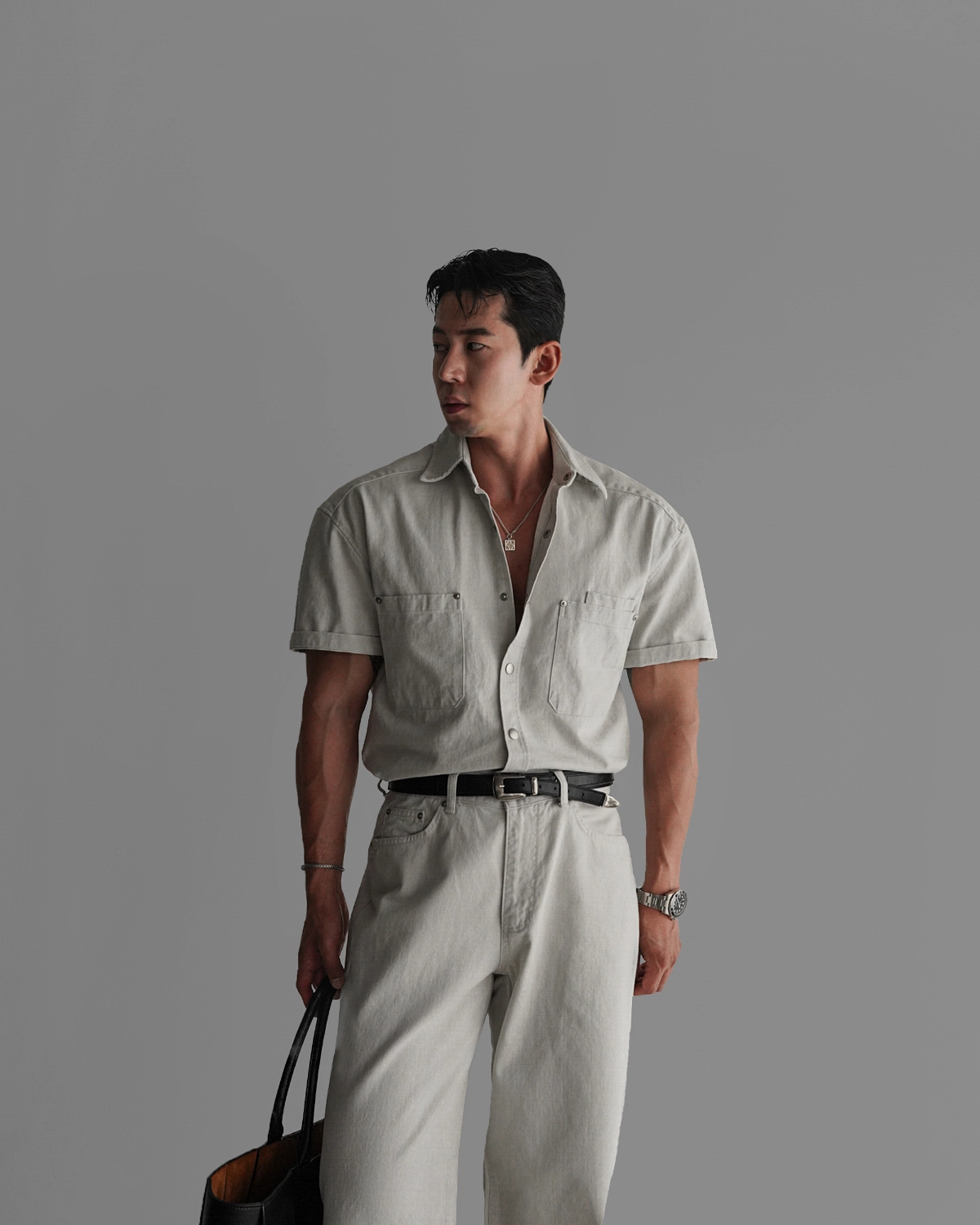 반팔 티셔츠 모델 착용 이미지-S443L1