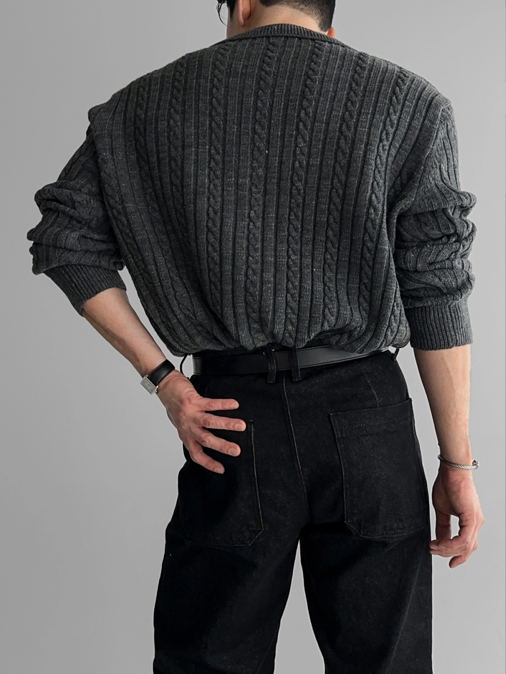 긴팔 티셔츠 모델 착용 이미지-S239L11