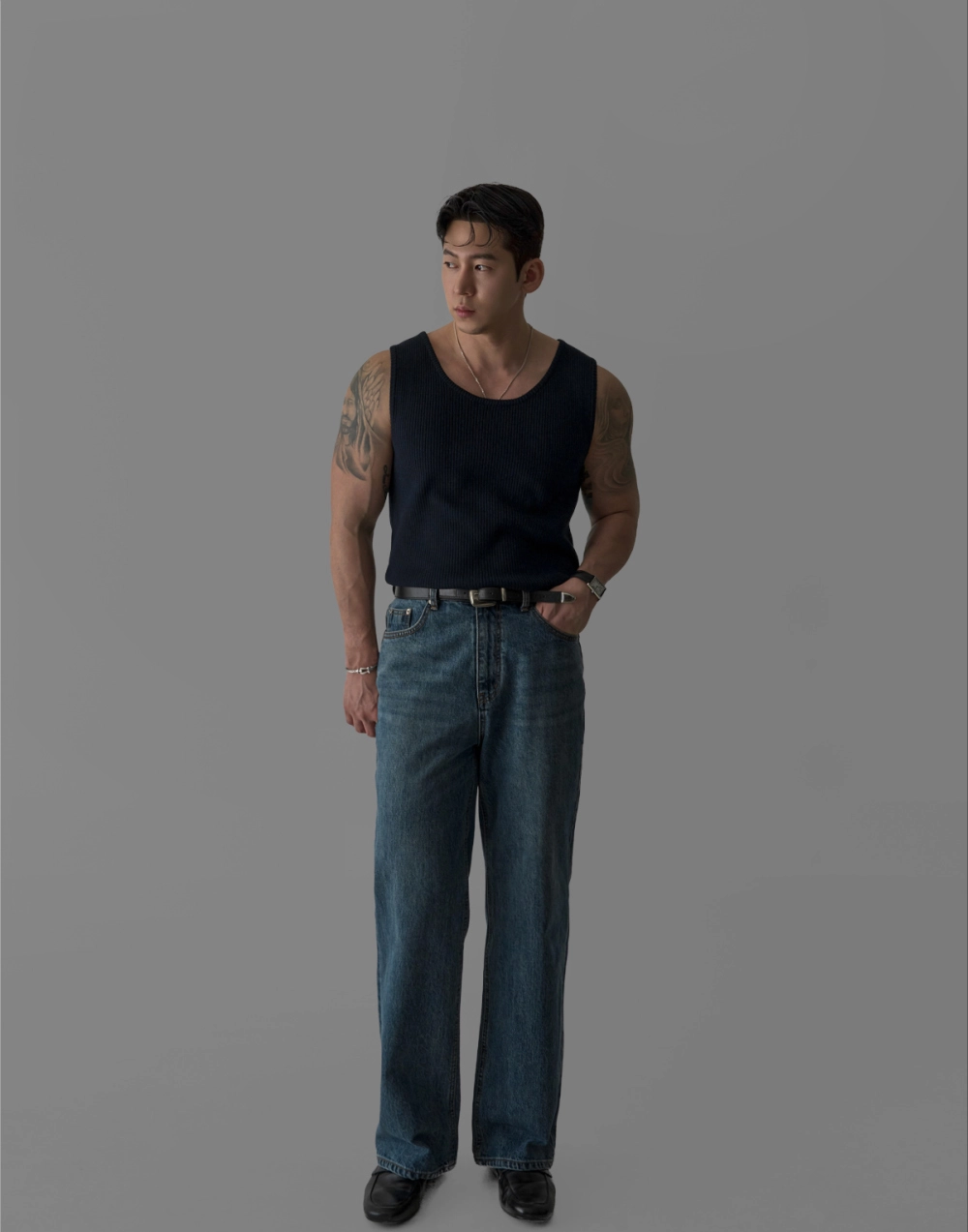 민소매 모델 착용 이미지-S431L32
