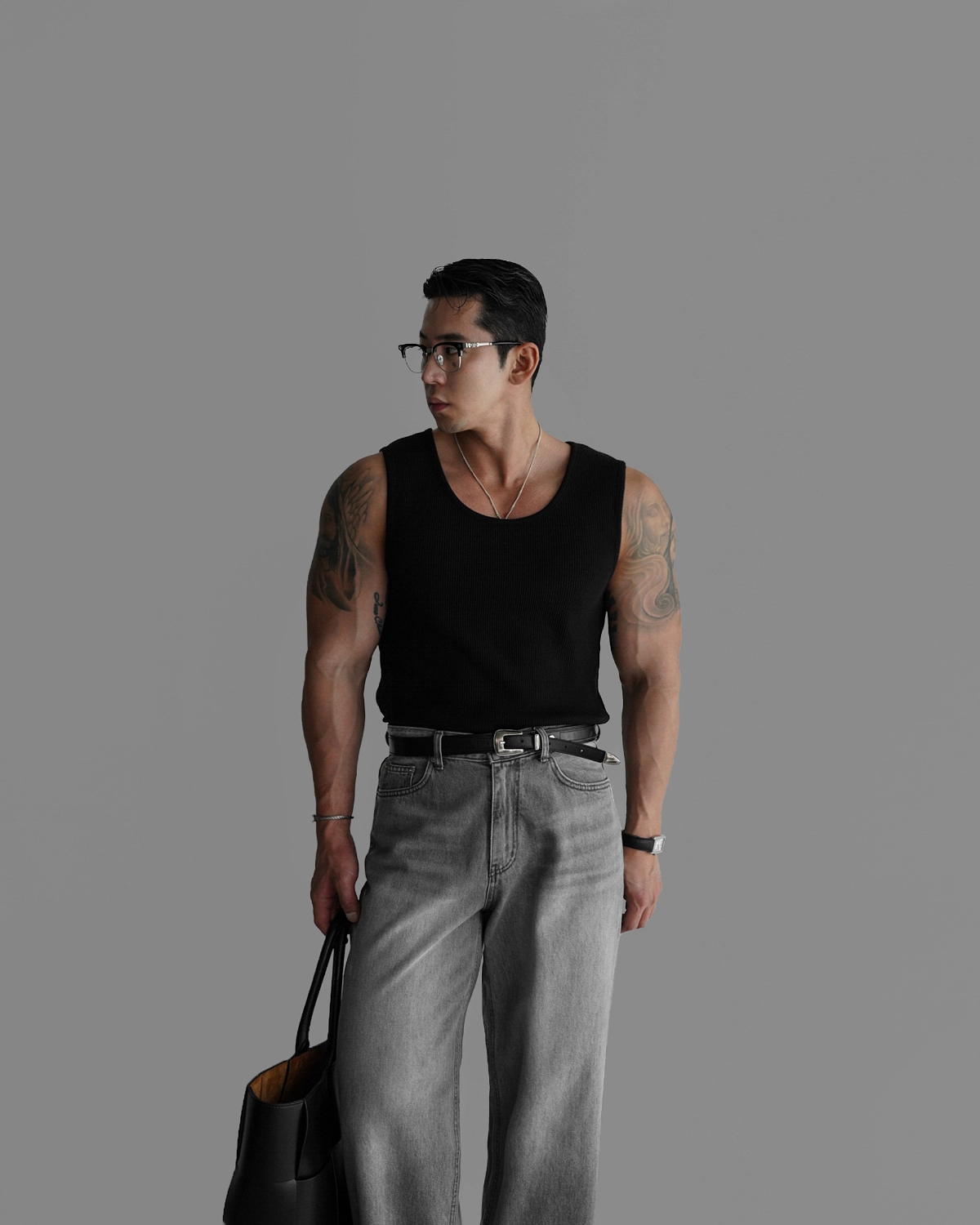 민소매 모델 착용 이미지-S440L50