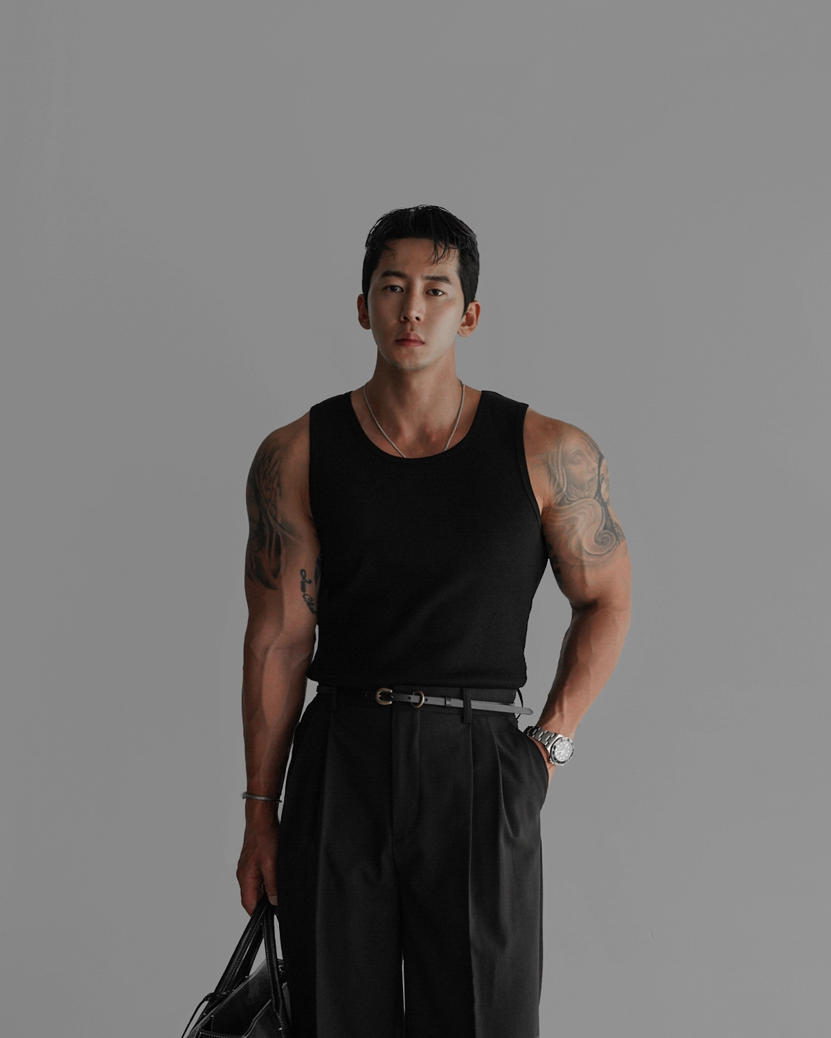 민소매 모델 착용 이미지-S448L6