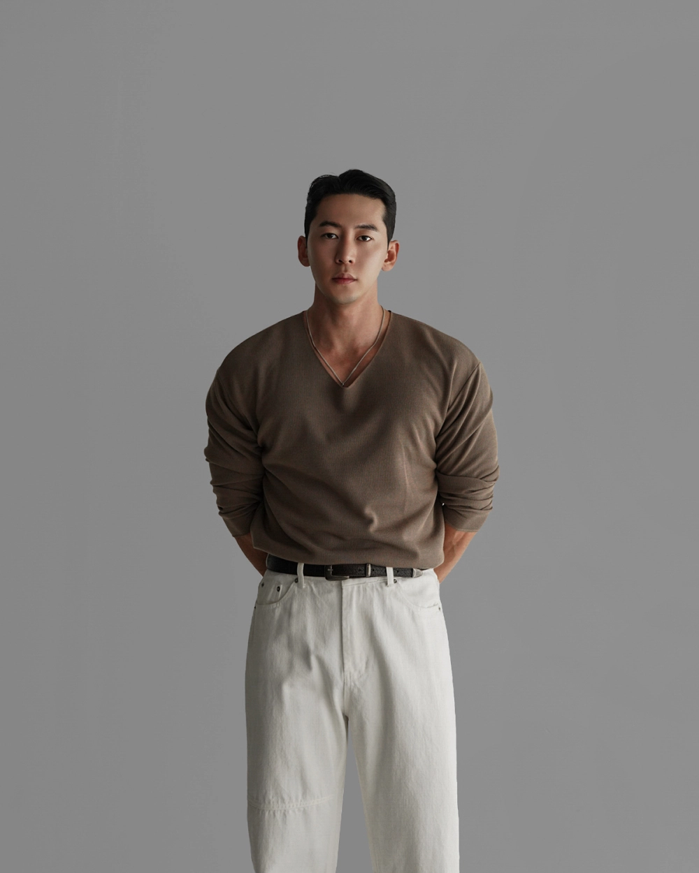 긴팔 티셔츠 모델 착용 이미지-S265L11