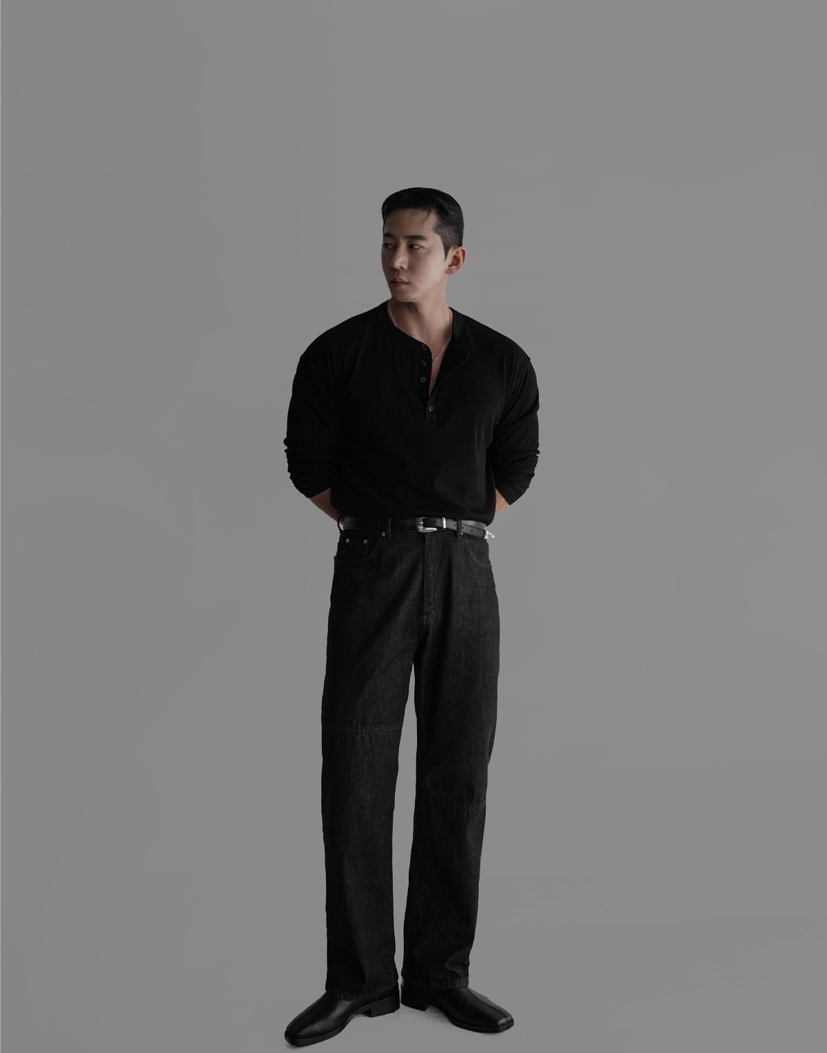 긴팔 티셔츠 모델 착용 이미지-S431L42