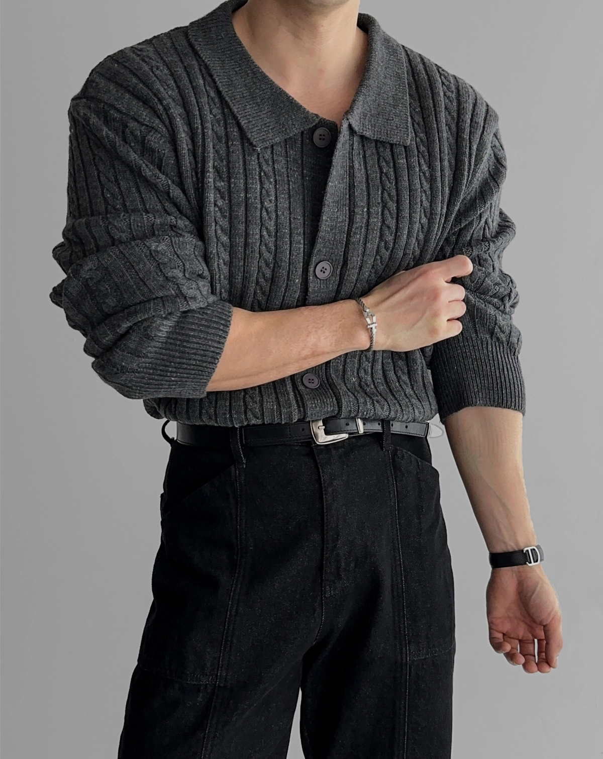 긴팔 티셔츠 모델 착용 이미지-S239L9