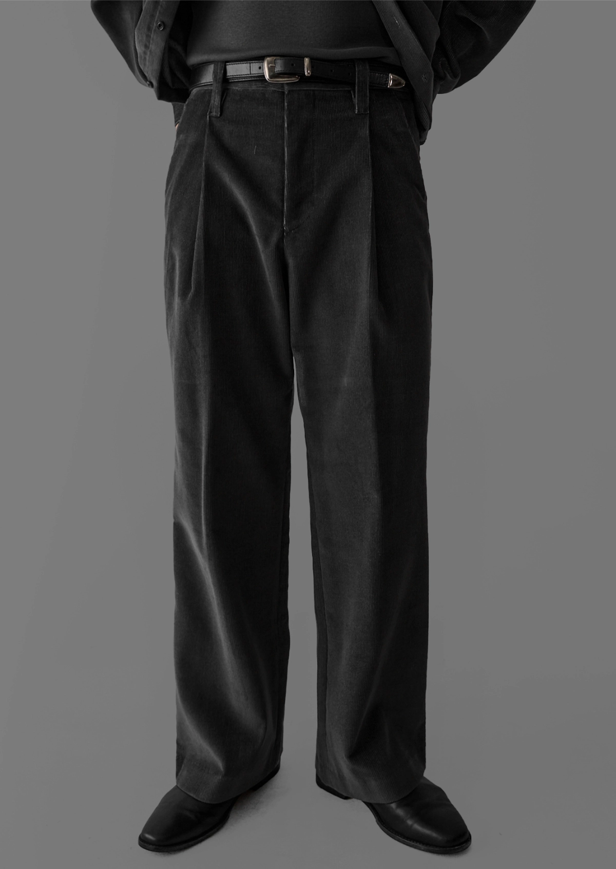 바지 모델 착용 이미지-S519L5