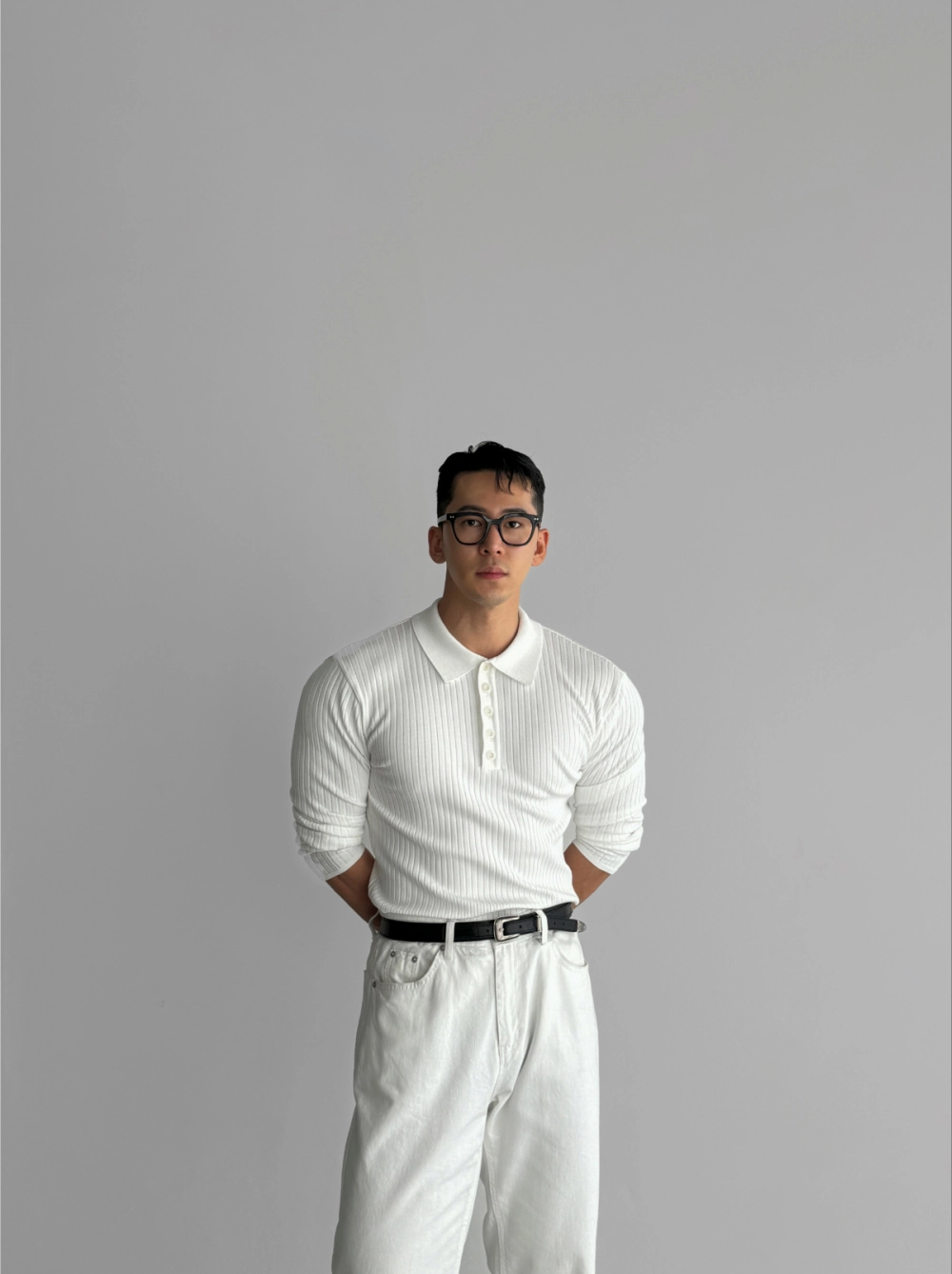 긴팔 티셔츠 모델 착용 이미지-S55L18
