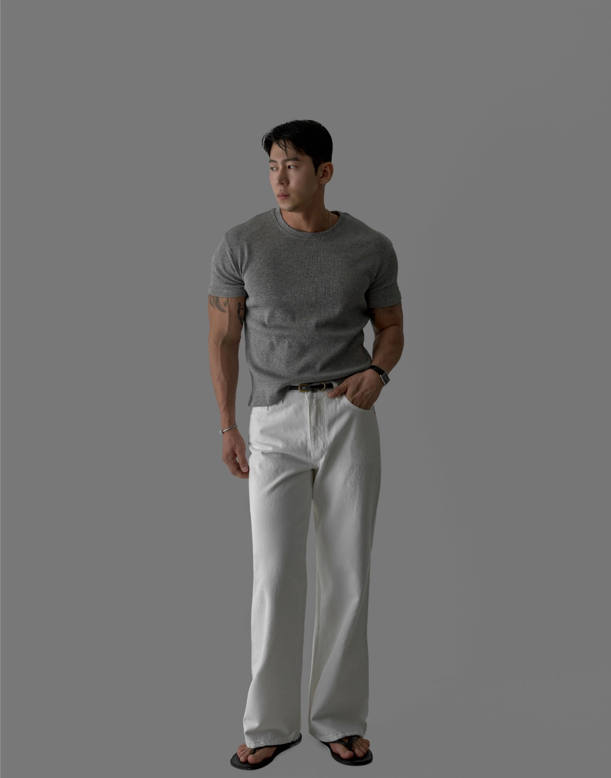 반팔 티셔츠 모델 착용 이미지-S267L7