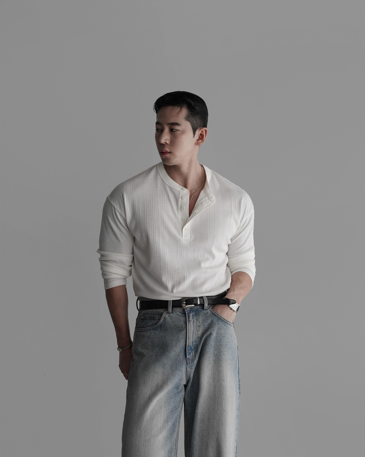 긴팔 티셔츠 모델 착용 이미지-S431L52