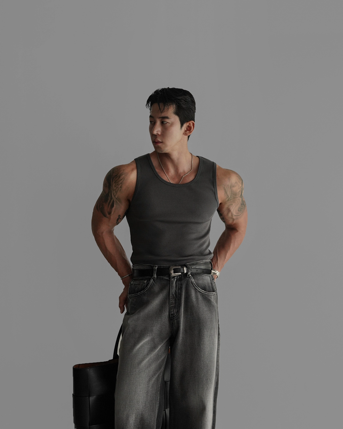 민소매 모델 착용 이미지-S448L4