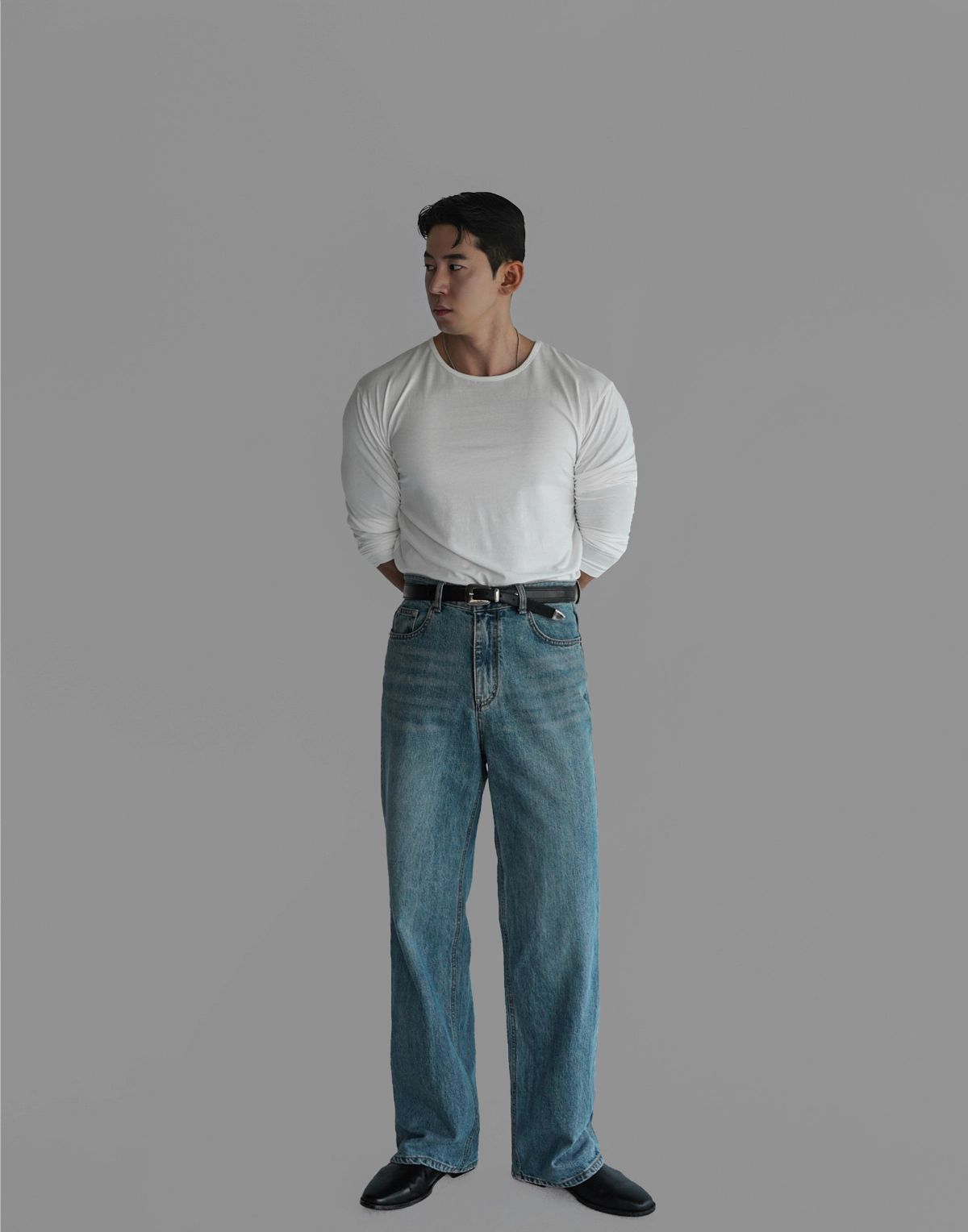긴팔 티셔츠 모델 착용 이미지-S477L6