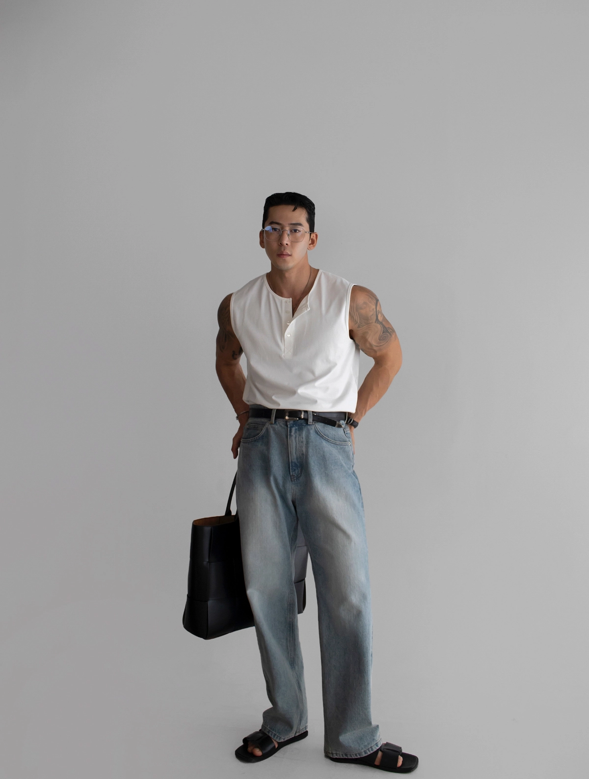 민소매 모델 착용 이미지-S352L14