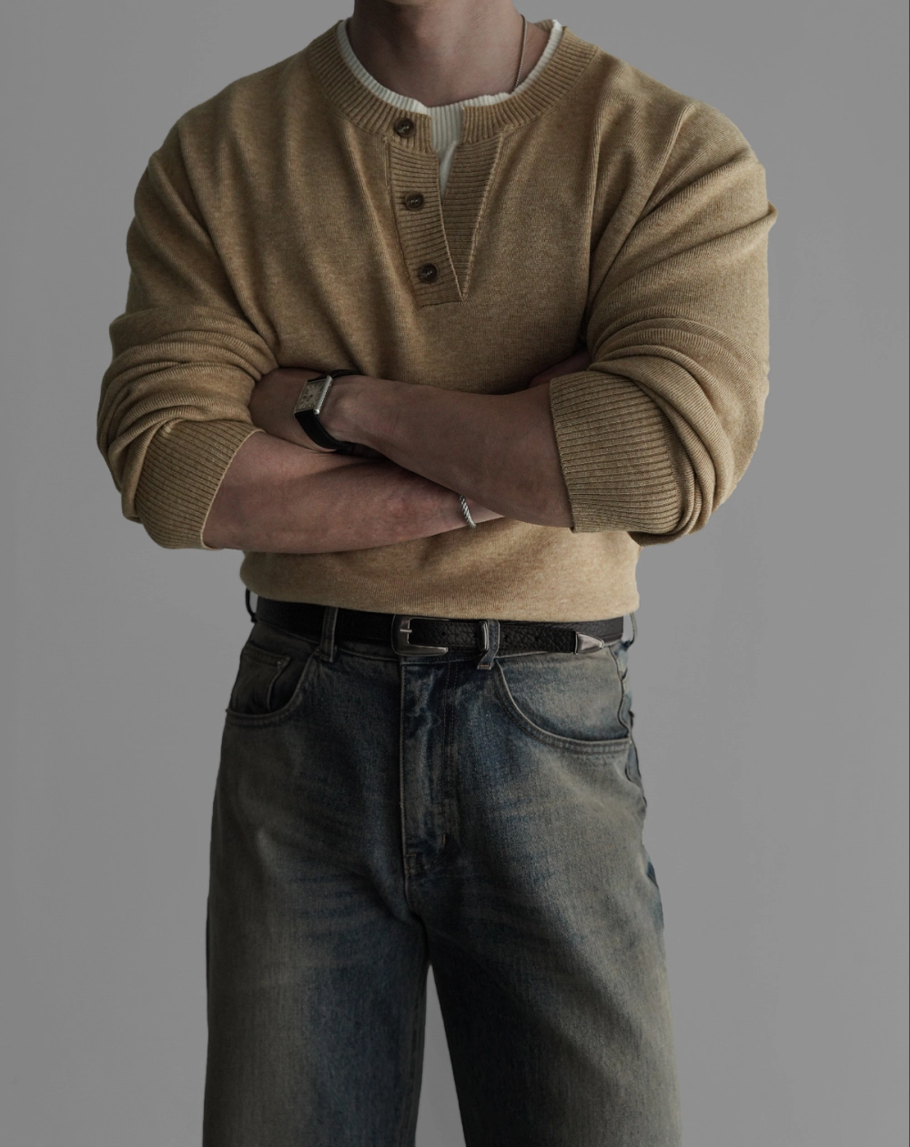 긴팔 티셔츠 모델 착용 이미지-S444L8