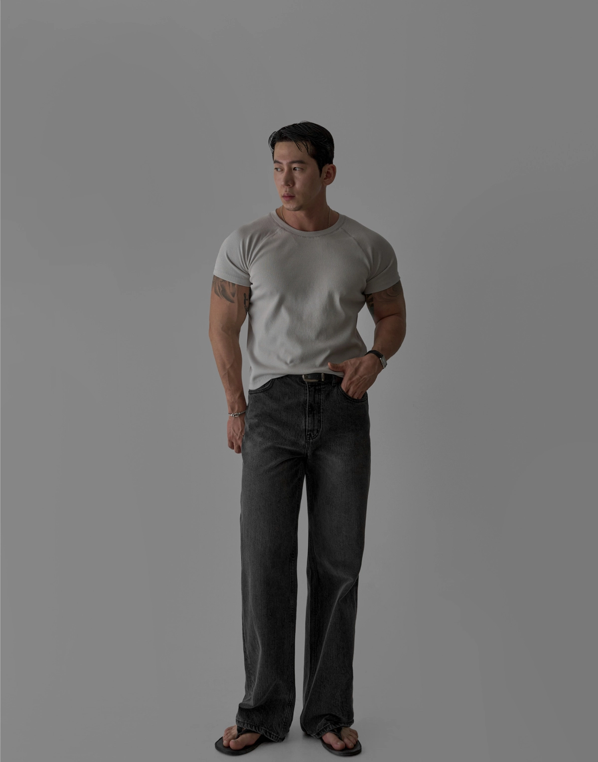 반팔 티셔츠 모델 착용 이미지-S478L41