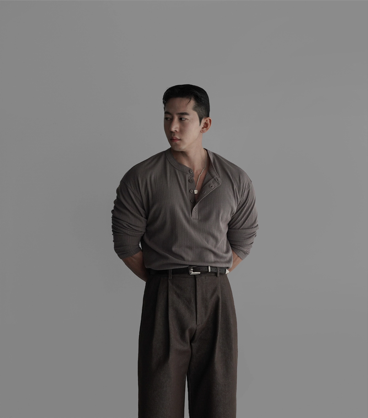 긴팔 티셔츠 모델 착용 이미지-S431L17