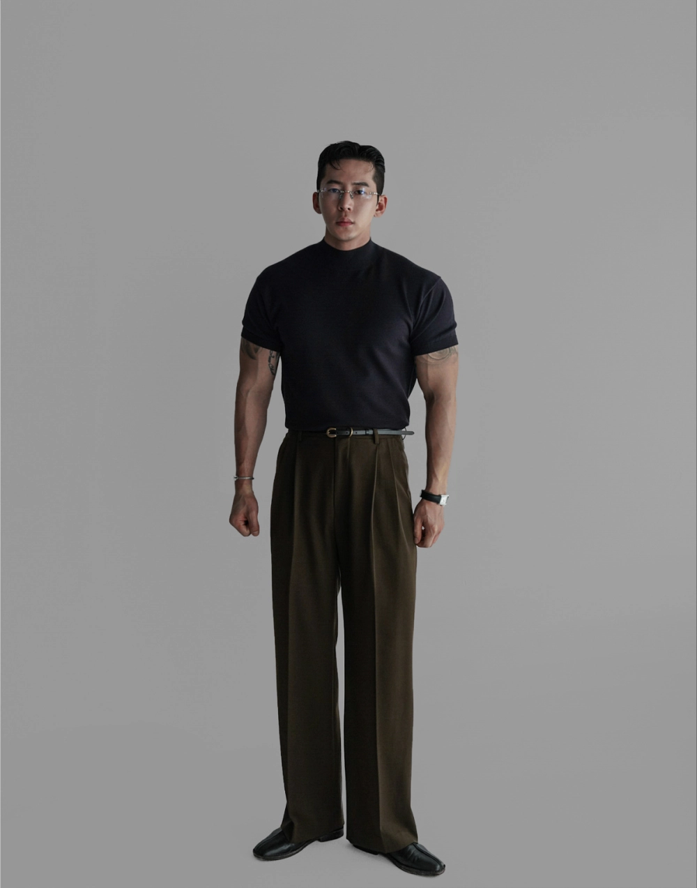 반팔 티셔츠 모델 착용 이미지-S437L43