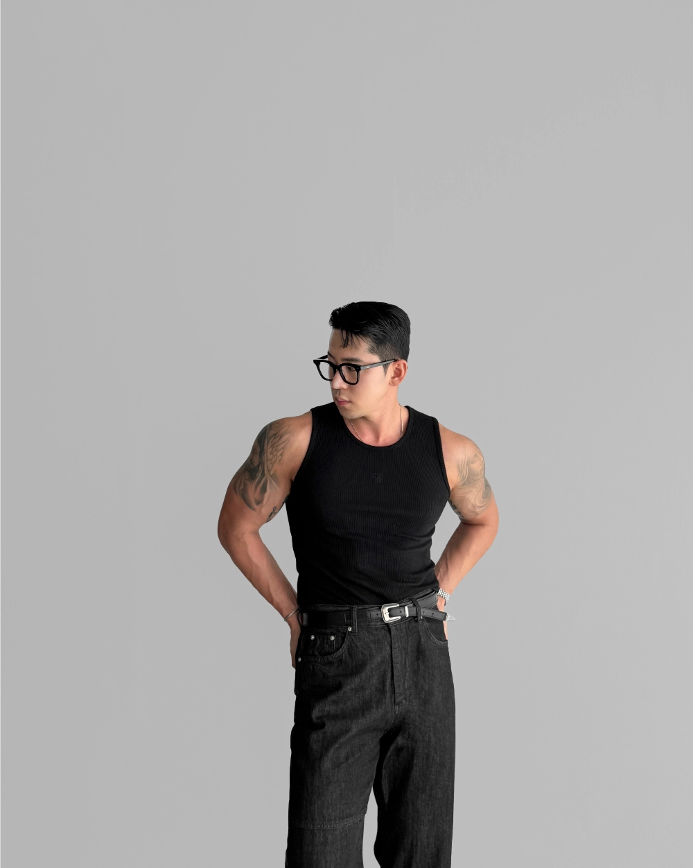 민소매 모델 착용 이미지-S630L51