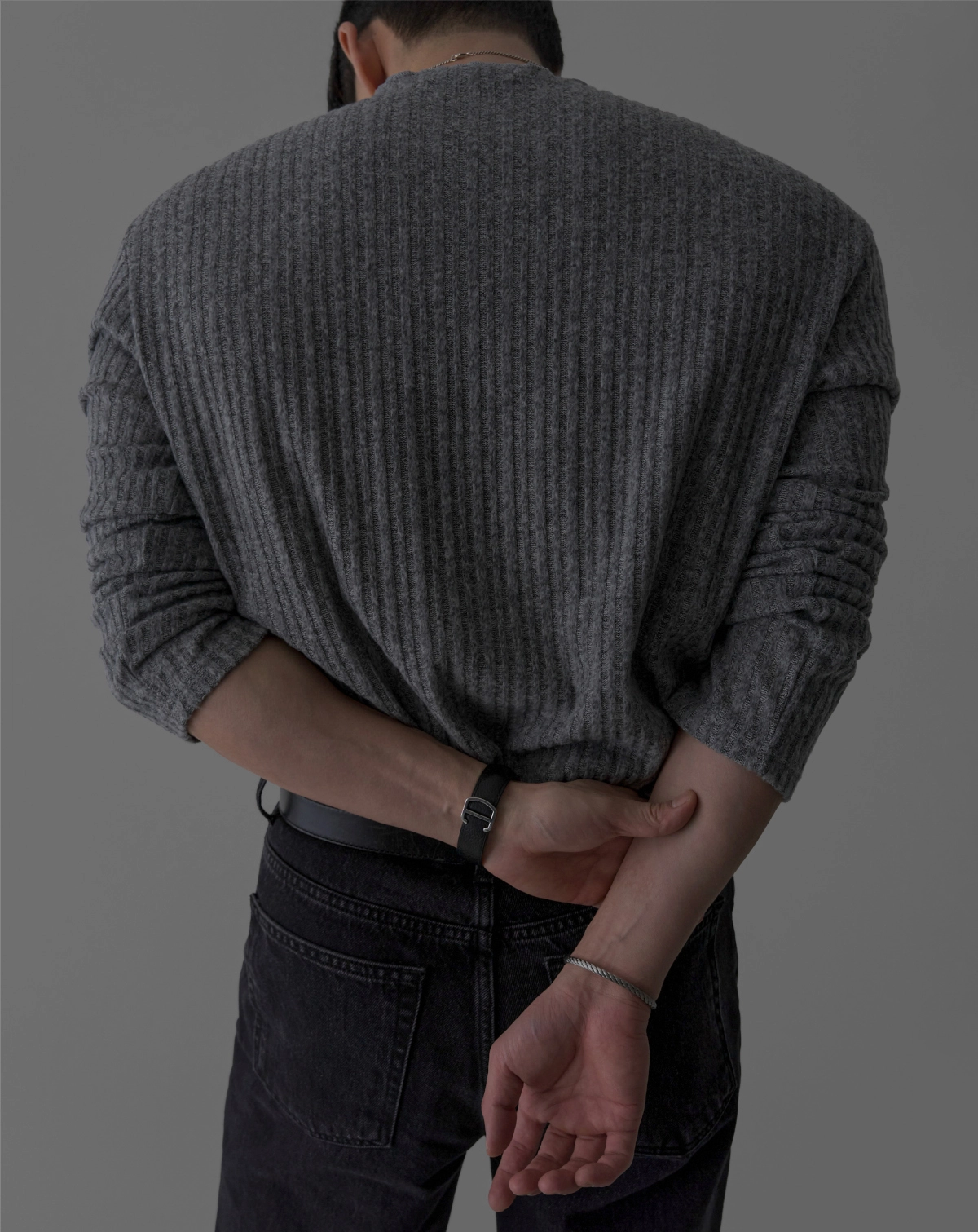 긴팔 티셔츠 모델 착용 이미지-S482L8