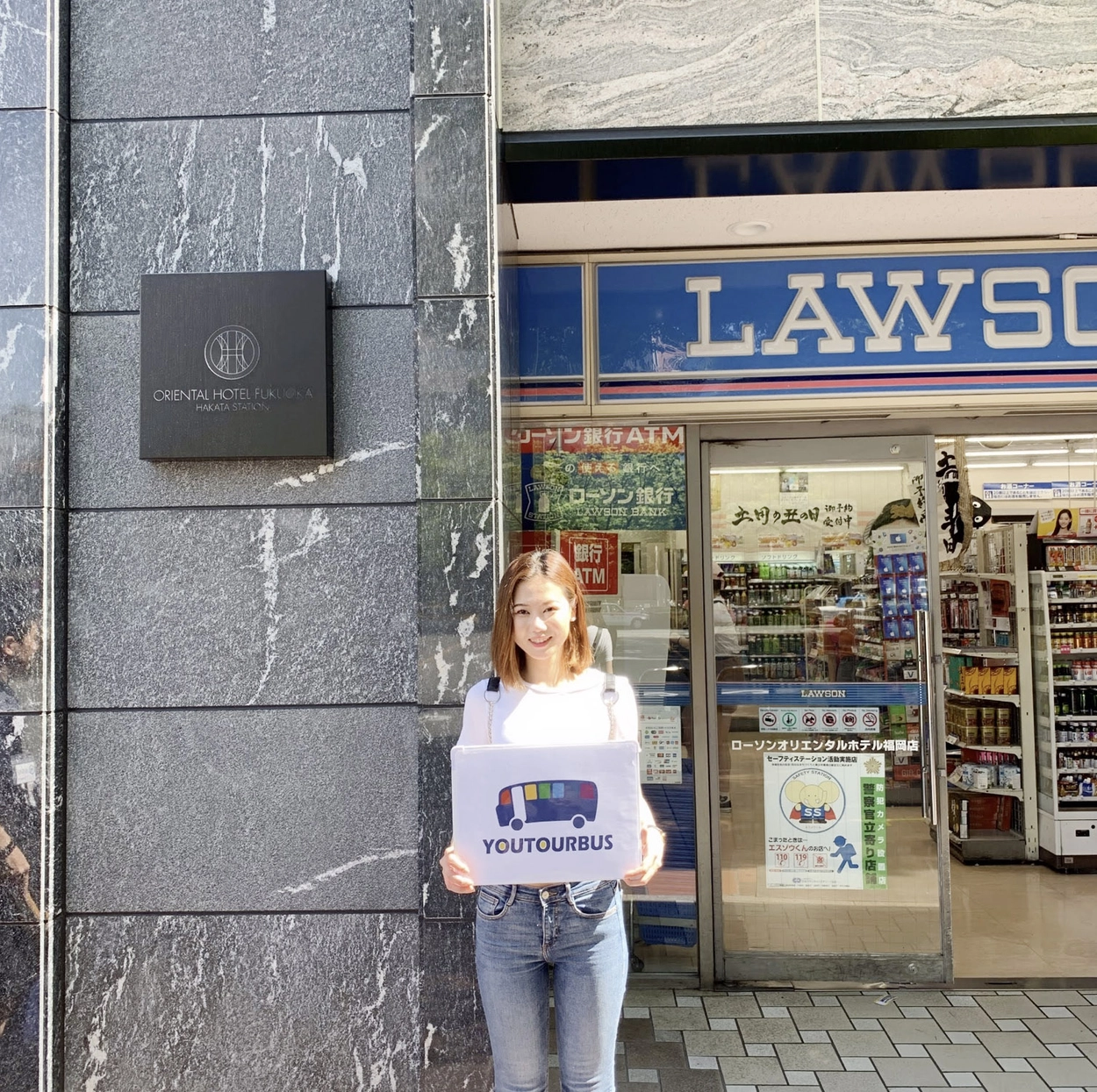 후쿠오카 - 하카타역 치쿠시구치 방면 오리엔탈호텔 1층 로손LAWSON 편의점 앞 위치 이미지