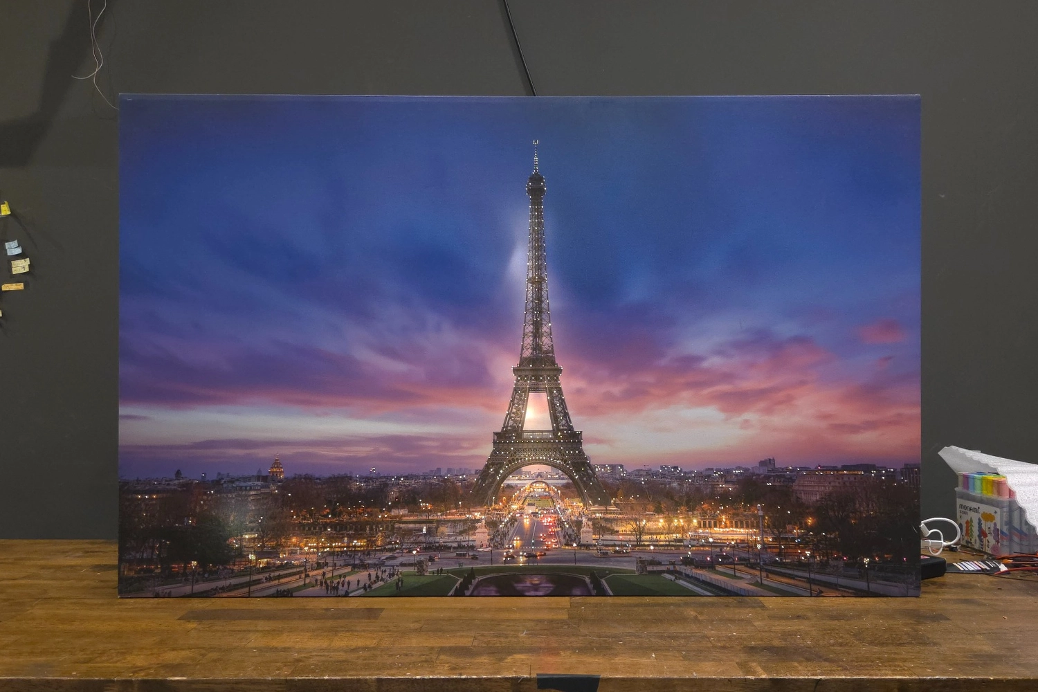 빛이 깨우는 파리 밝은 공간 모습