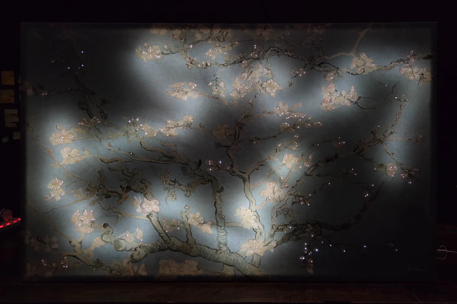 빛으로 피어난 봄 초저녁 모습